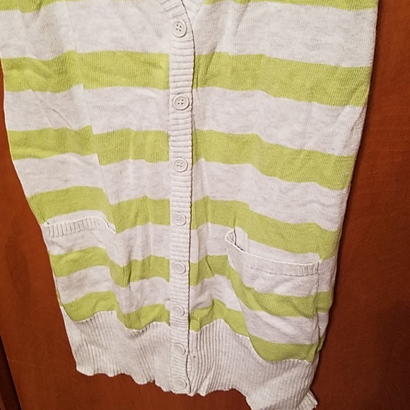 Wet Seal sweater vest - Picture 4 of 4